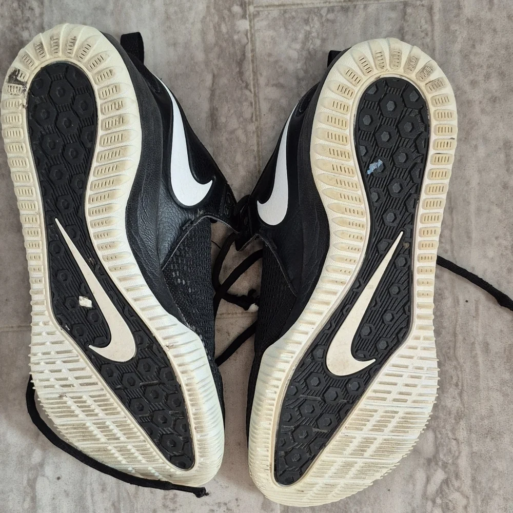 Nike Black and White Athletic Shoes